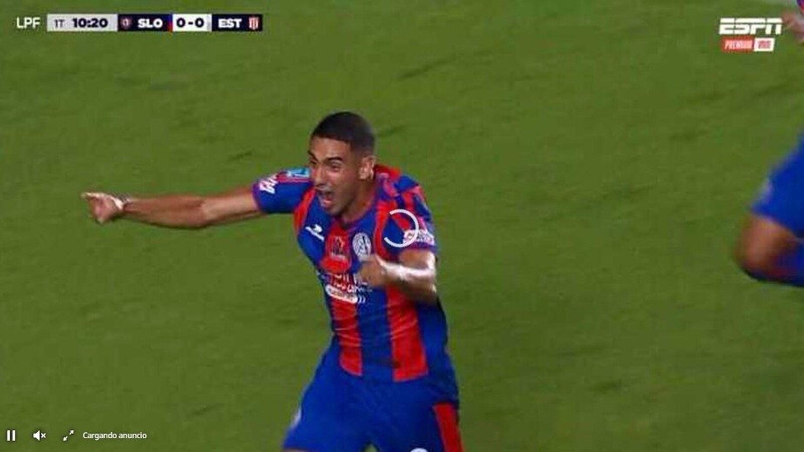 San Lorenzo le ganó una batalla a Estudiantes