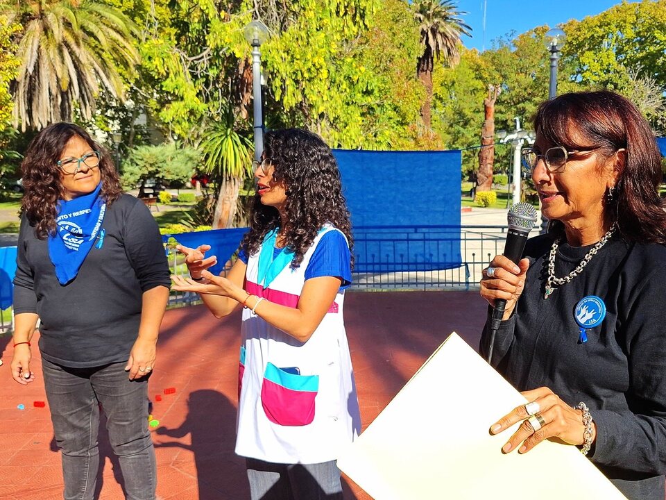 San Rafael conmemoró el día de la lengua de señas Argentina con una clase abierta en plaza San Martín