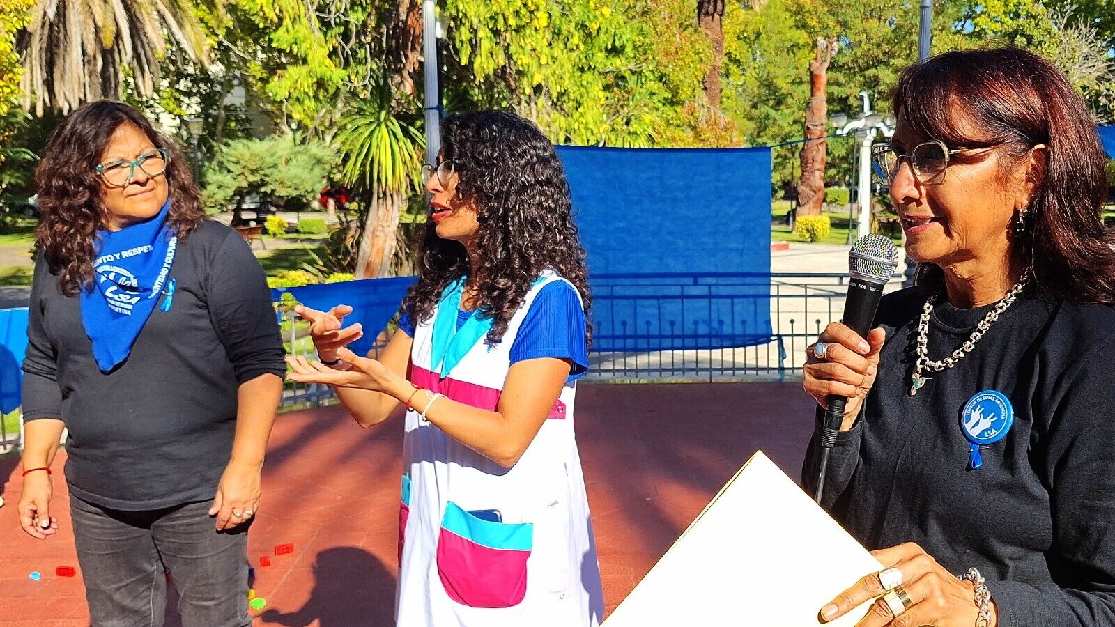 San Rafael conmemoró el día de la lengua de señas Argentina con una clase abierta en plaza San Martín