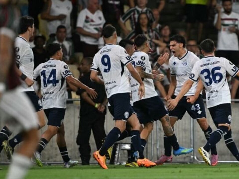 "Maracanazo Azul" Independiente Rivadavia hizo historia y venció a Fluminense en Brasil