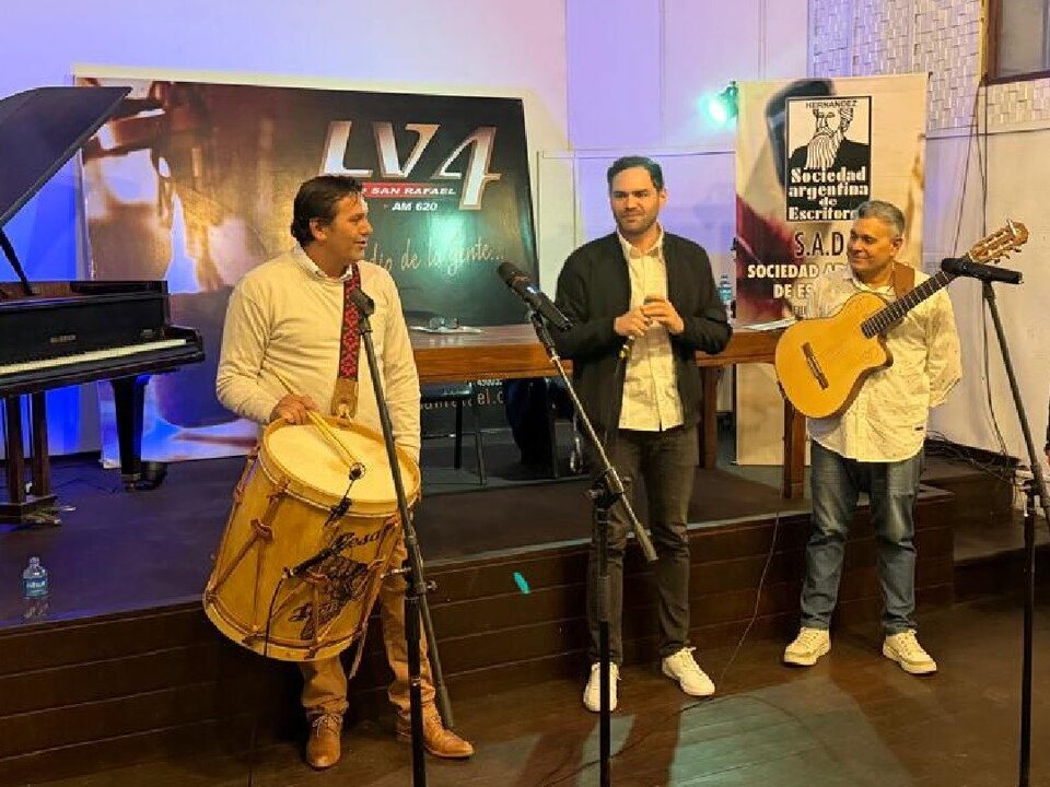 En el recuperado "Auditorio" LV4 festejó sus 88 años de vida y SADE celebró el día del Libro