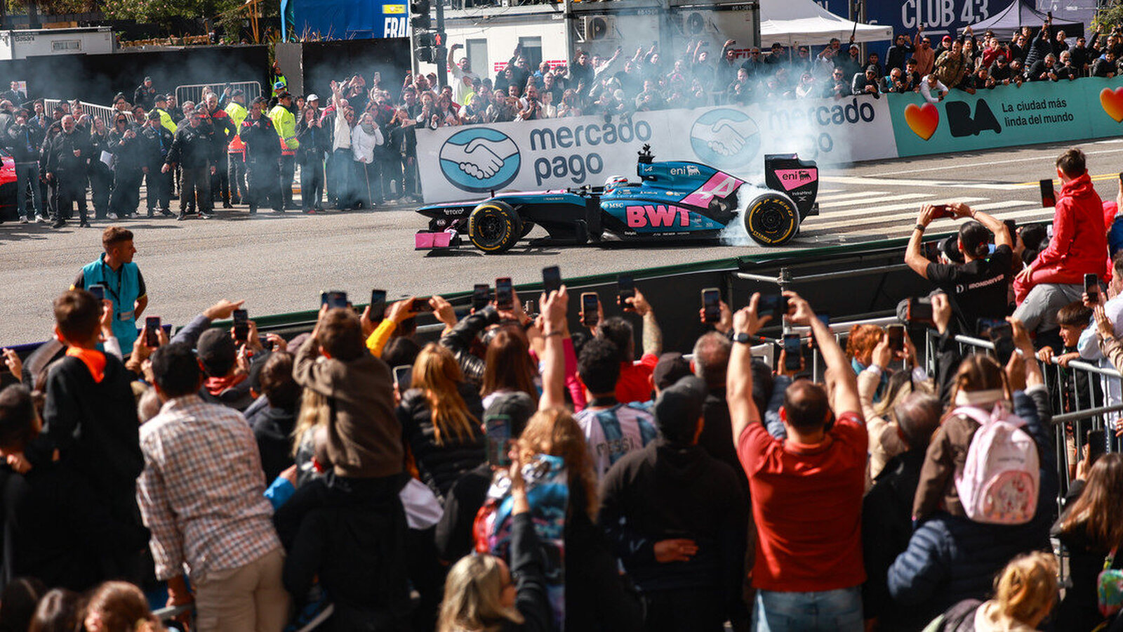 Franco Colapinto congrega a 600 mil fanáticos en un evento histórico en Palermo