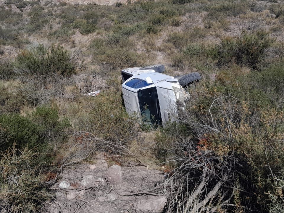 Grave accidente en Ruta 173: una camioneta cayó por un barranco y dejó varios heridos en Valle Grande