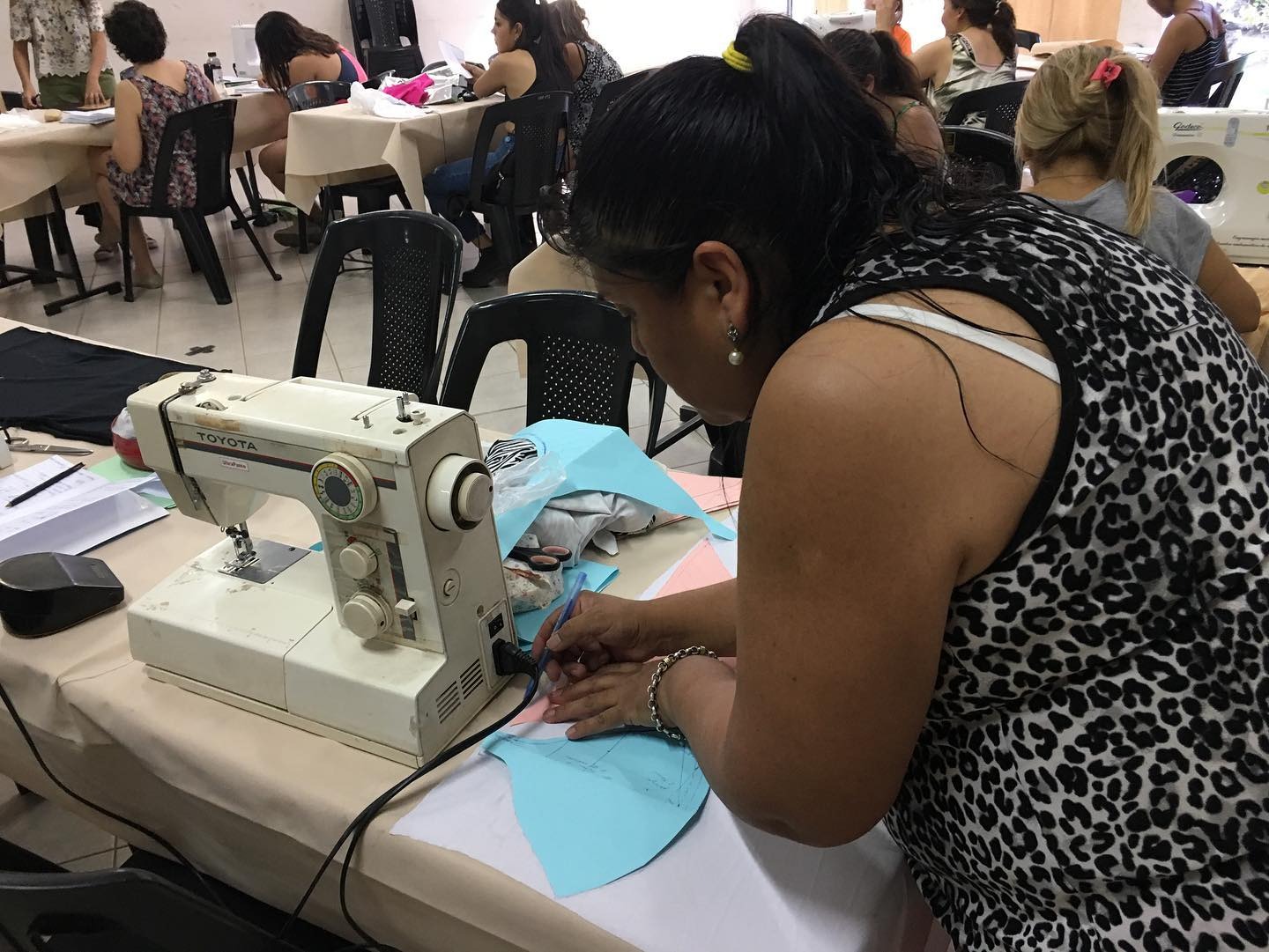 El polo textil municipal lanzó más de 15 nuevos talleres en ciudad y distritos