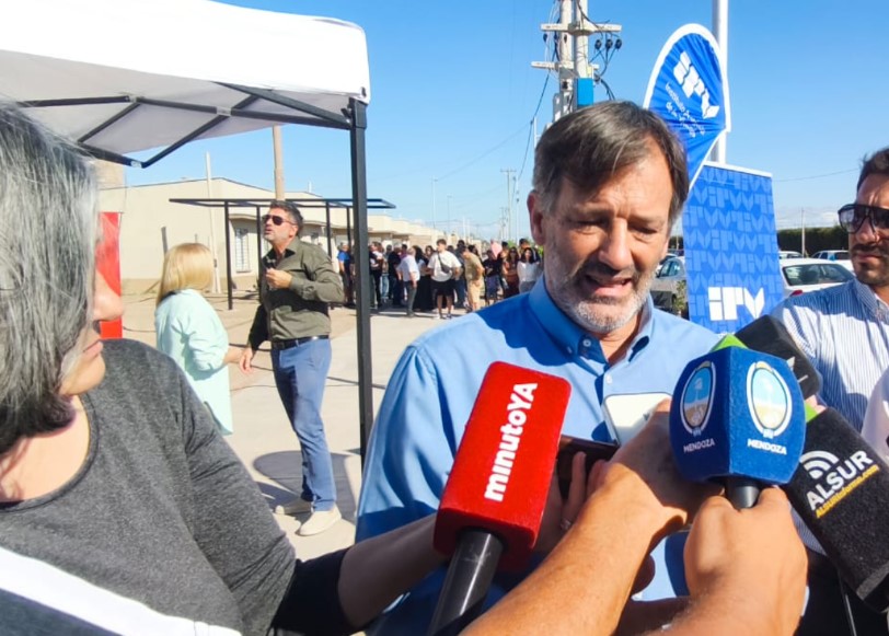 Barrio Sun Valley II: Nueva entrega de 13 viviendas efectuó el IPV